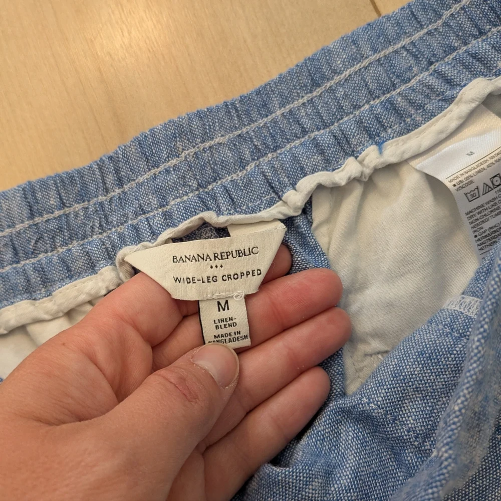 Banana Republic reposhing this